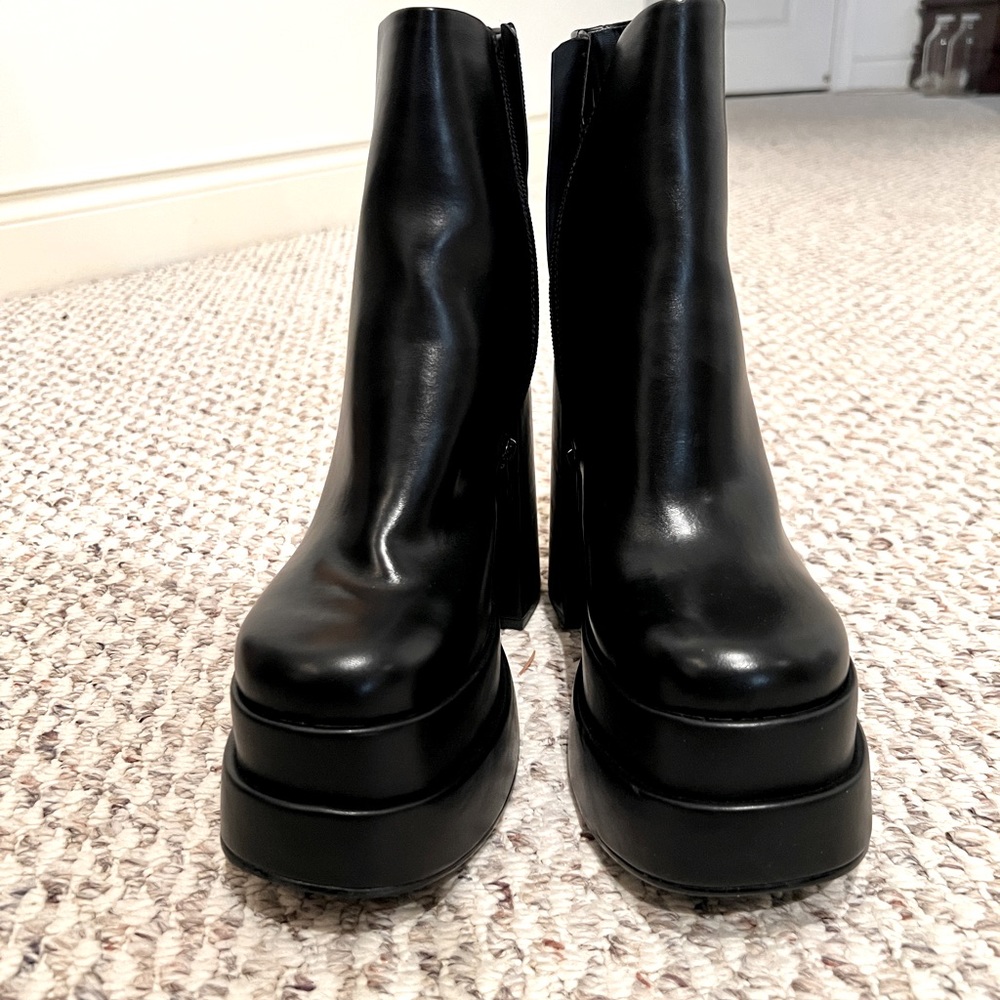 ALDO Platform Bootie - New - Size 7